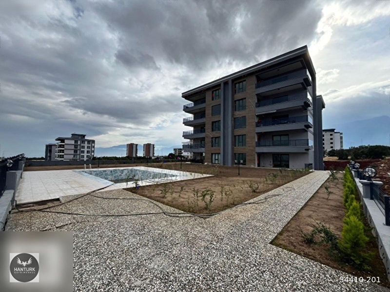 Hantürk' ten havuzlu/kapali otopark/ 200m² lüks dai̇re