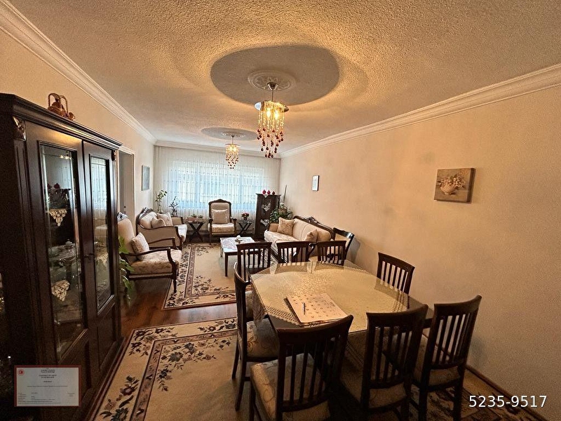 Di̇kmen i̇lker cadde üzeri̇ 19 mayis hast.yakini 3+1 kombi̇li̇ 2.kot altinda dai̇re bulunan balkonlu dai̇re