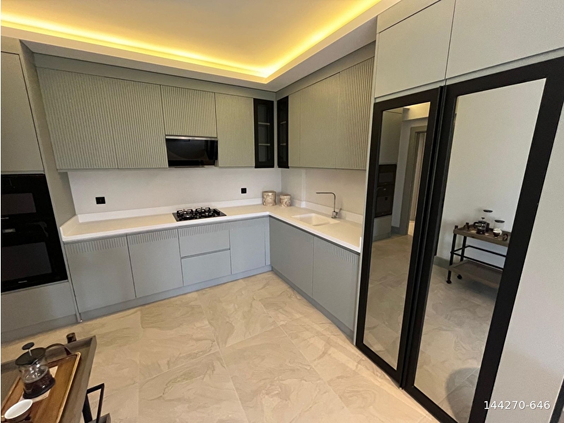 Sr emlak'tan mevlana mah'de 3+1 140m² ara katta asansörlü e.banyolu g.odali sifir satilik dai̇re