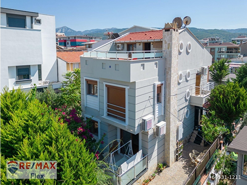 Güzelbahçe yalı'da denize 150 metre satılık 4+1 müstakil villa
