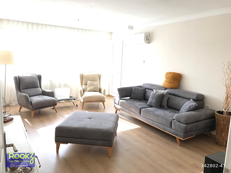 Ataşehir mavikent sitesinde tadilatlı geniş 3+1 satılık daire