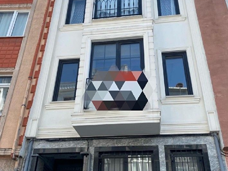 Merkezi̇ yerde (sifir) bi̇nadan (boş) dai̇re.