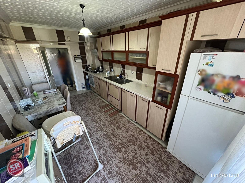 Sr emlak'tan eti̇mesgut yeşi̇lova mah'de 3+1 130m² ara katta ebeveyn banyolu ön cephe satilik dai̇re