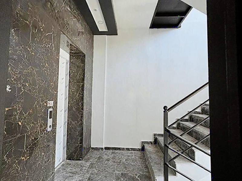 Gazi̇ mahallesi̇nde katta tek sifir asansörlü