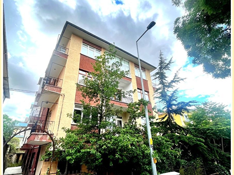 Çağdaş tan kurtuluş berdan da 1+1 kombi̇li̇ katta bakimli dai̇re