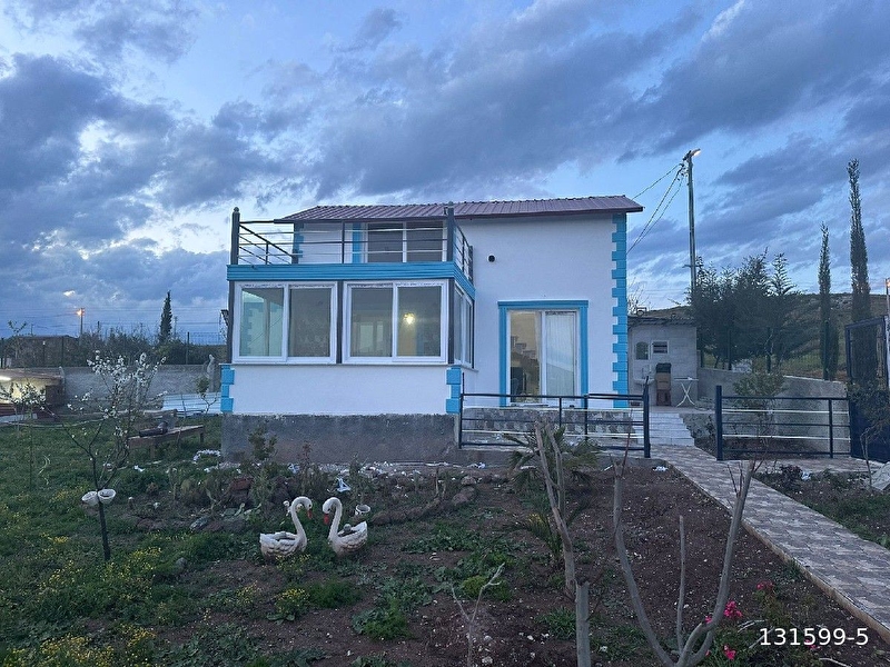 Ceyhan'a 4 daki̇ka uzaklikta satilik çi̇ftli̇k