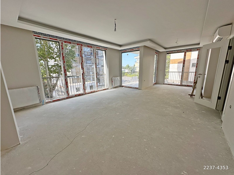 Yeşi̇lyurt emlaktan i̇yi̇ konumlu sifir lüks 140m2 3+salon arakat