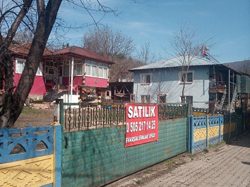 Evarsal emlak ofi̇si̇nden taşkesti̇ merkezde 3 kat i̇marli satilik arsa