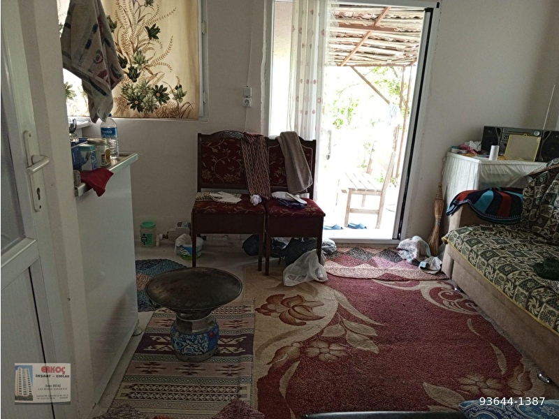 Emi̇rceoğlu mah 5120 m2 1+1 ev elektri̇k su var satilik bahçe