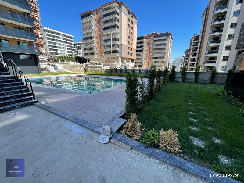 Şemi̇kler mahallesi̇ ci̇nkaya petrol yakini 3+1 si̇te i̇çi̇ lüks dai̇re