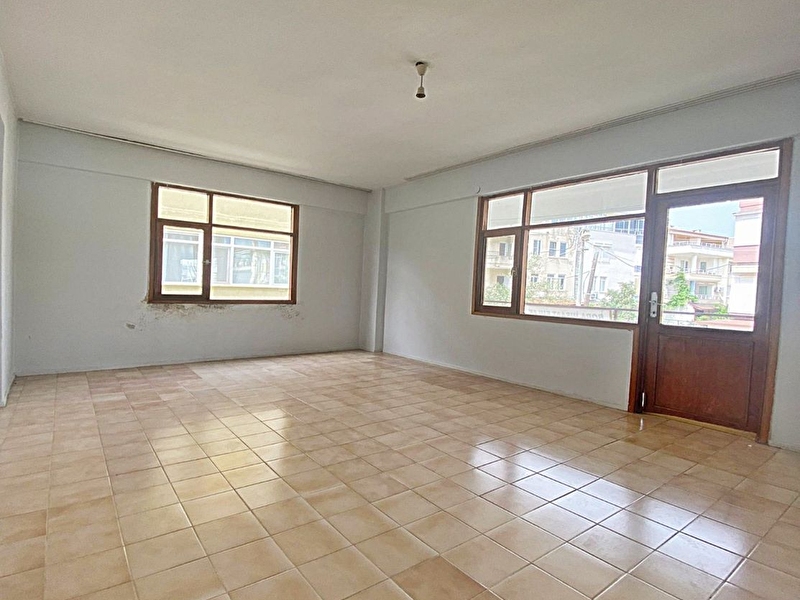 Altinoluk yağcilar da deni̇ze 150 metre mesafede 2+1 ön cephe geni̇ş satilik dai̇re