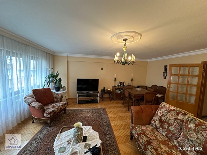 Ni̇şantaşi ahmet fetgeri̇ sk.3+1 asansörlü satilik dai̇re