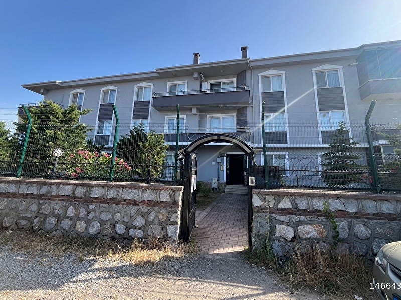 Karasu'da havuzlu full eşyali kombi̇ petekli̇ satilik 2+1 dai̇re