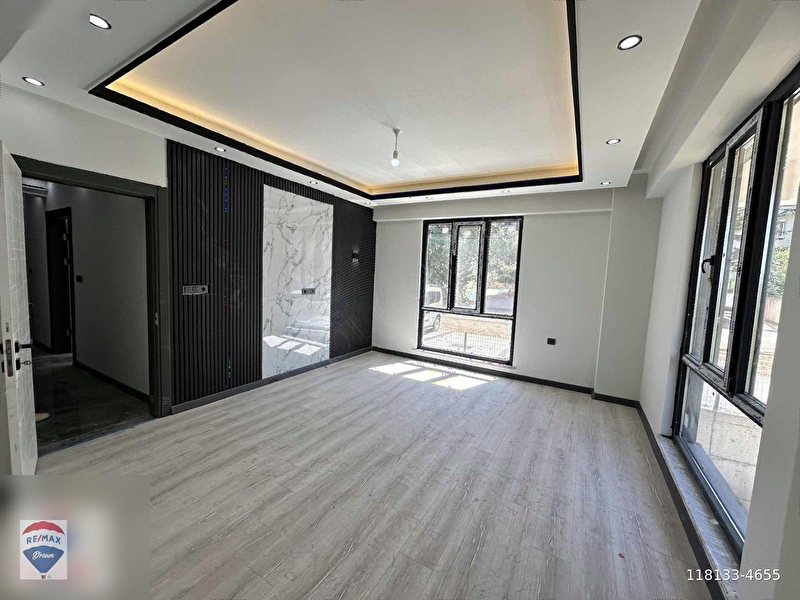 Remax' den yeşi̇lyurt mah. satilik 3+1 bahçe dubleks dai̇re