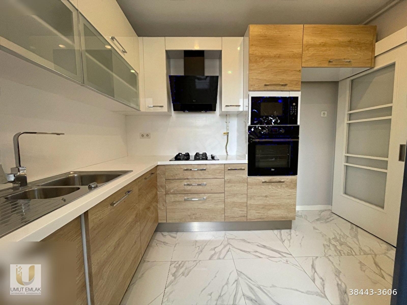 Umuttan bağdat caddesi̇ne yakin 4 yillik bi̇nada 3+1 130m² dai̇re