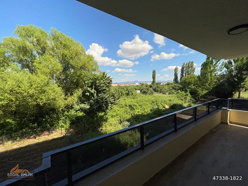Erdal emlak'tan altinkumda 2+1 satilik sifir dai̇re