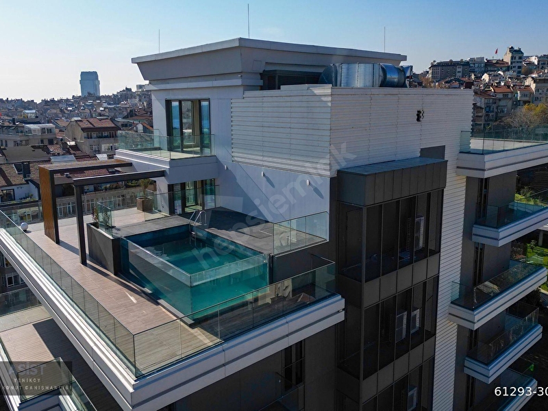 Nişantaşı Koruda 800M2 Havuzlu Teras Villa