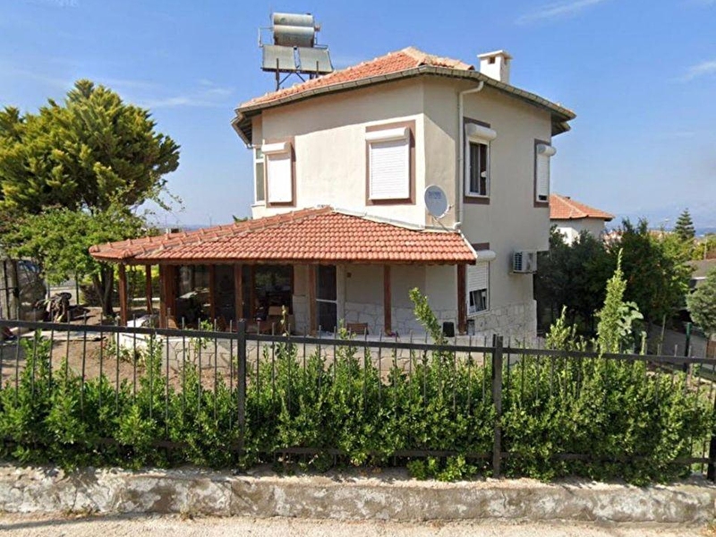 Oğuzhan büyük | çeşme dalyan da satilik geni̇ş bahçeli̇ 4+1 köşe konumlu vi̇lla