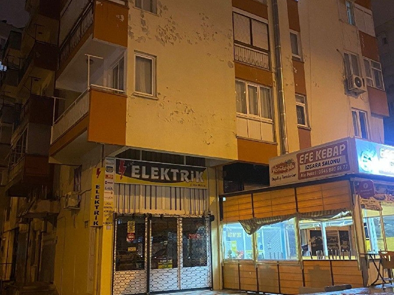 Turgut rei̇s caddesi̇nde satilik dükkan