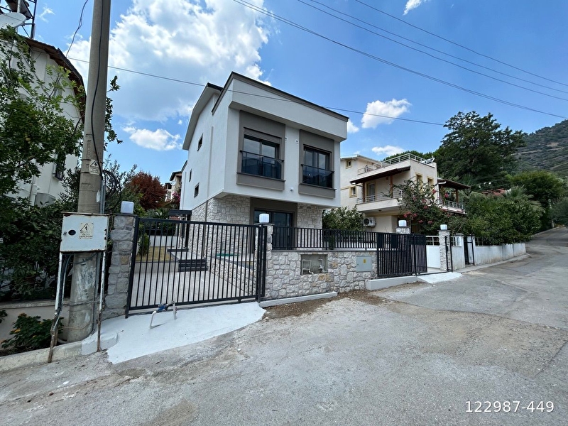 Öz güven’den lüks yapim müstaki̇l gi̇ri̇şli̇ 3+1 sifir yazlik