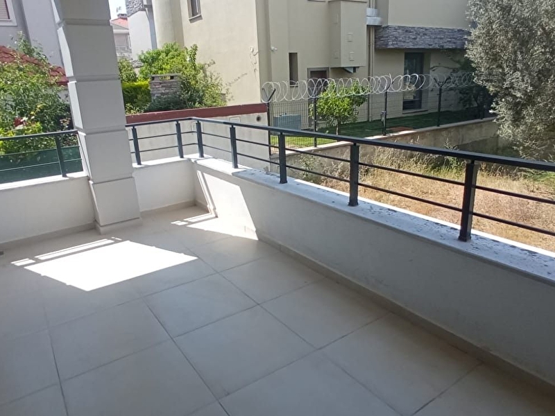 Arguvan emlakdan akçayda satilik 2+1 sifir dai̇re..