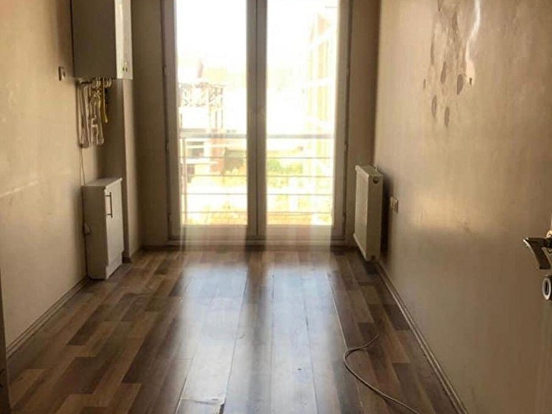 Sütlüce mahallesi̇ i̇çem kapisi yakini satilik 1+1 dai̇re