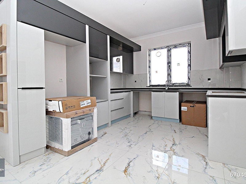 Zi̇rve caddesi̇nde_mi̇t yakini_ultra lüx yapiya sahi̇p 3 katli 5+1 vi̇lla