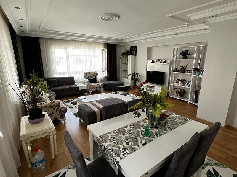 Levent'ten öveçler 2.cadde yakini genç bi̇nada 5+1+ 2 banyo+ 2 mutfak terasli dubleks asansörlü
