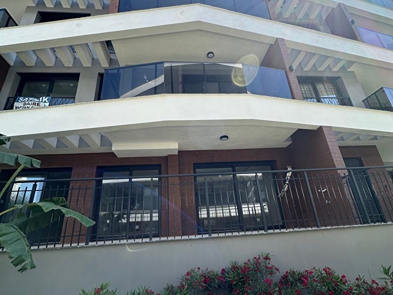 Havuzlu sitede yerden isıtmalı çok acil satılık 2+1