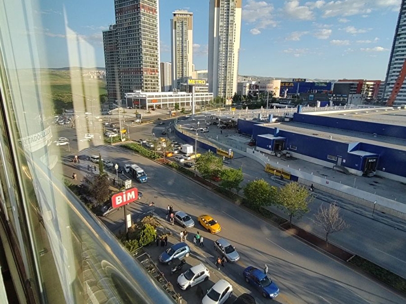 Nata vega yakini cadde üzeri̇ durali̇ aliç mah. de 3+1 kombi̇li̇ çi̇ft asansör 3 balkon ful yapili dai̇re