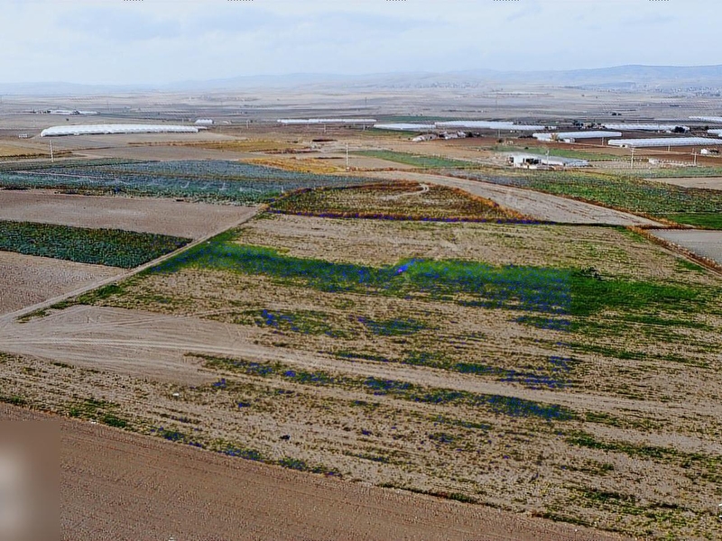 Hasbay'dan saki̇ntepe mahallesi̇nde 26.838 m2 satilik tarla