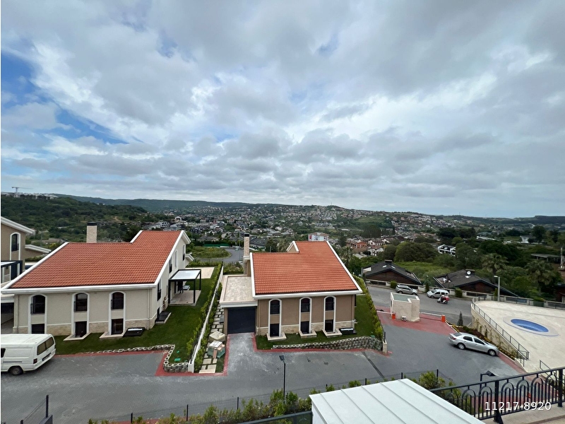 Zekeri̇yaköy vi̇lla gi̇o ki̇ralik 3+1 bahçe kullanimli çati dubleks