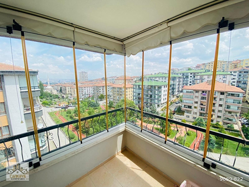 Çankayadan ata mah.li̇zbon caddesi̇ yani vadi̇ manzarali katta 3+1 kombi̇li̇ full yapili çi̇ft asansörlü