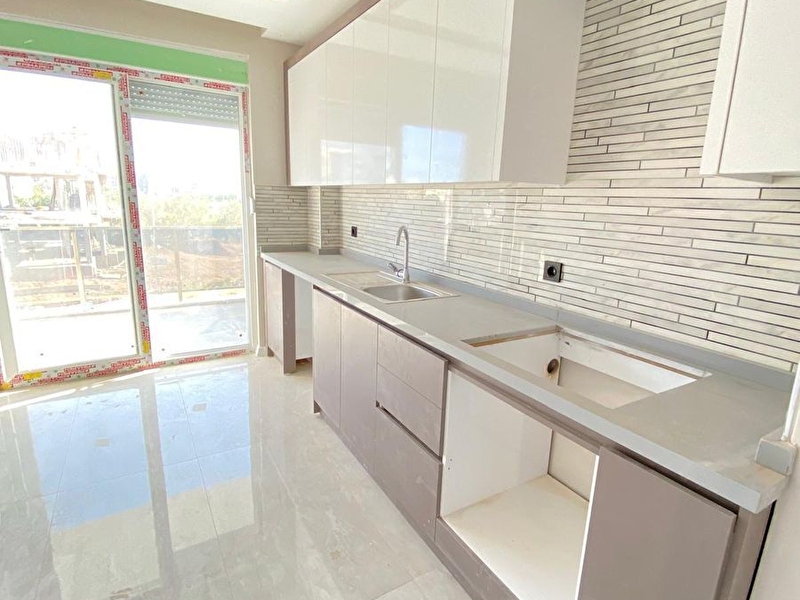Döşemealti yeni̇köy merkezde katta geni̇ş 2+1 sifir satilik dai̇re