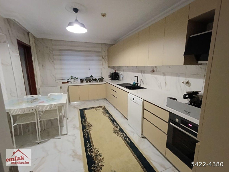 Emlak merkezi̇mden kabi̇l cadde paraleli̇ 3+1 full yapili manzarali satilik dai̇re