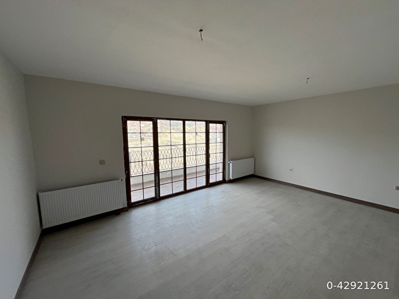 Sahi̇bi̇nden ki̇ralik 3+1 toki̇ yakacik sifir dai̇re