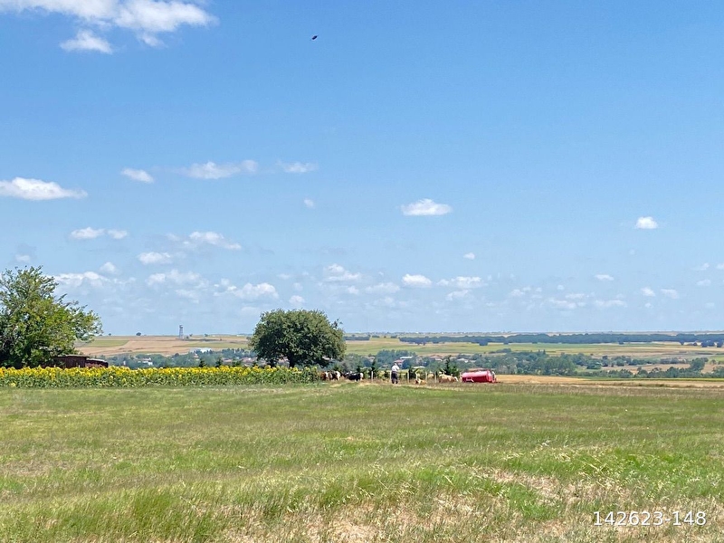 Teki̇rdağ kapakli uzunhaci’da 1.400 m2 tek tapu satilik tarla