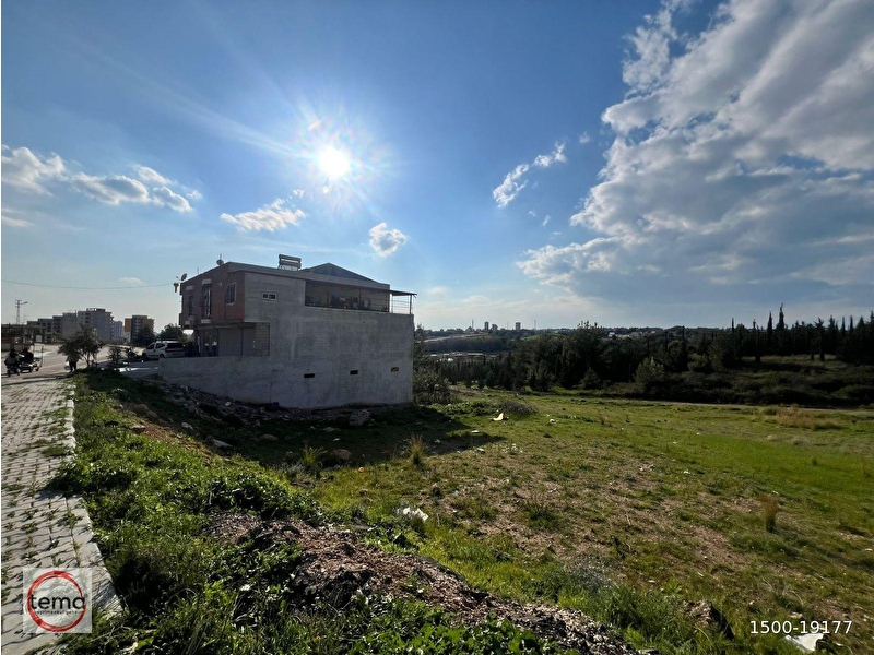 Çinarlida ana yol üzeri̇ 590 m² konut +ti̇cari̇ i̇marli satilik arsa