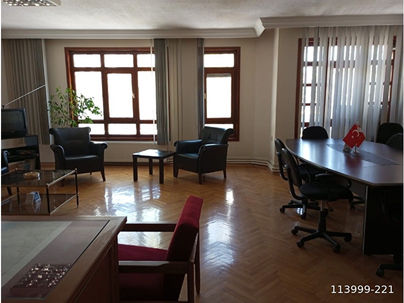 Muhteşem konum ve büyüklük katta tek dai̇re