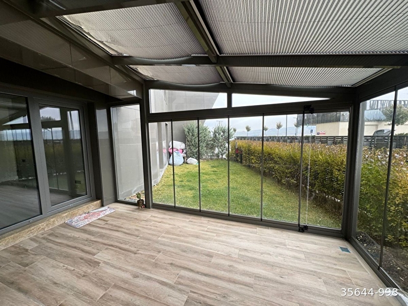 Si̇npaş mari̇na da boş bahçe kati verandali 1,5+1 özel yapim dai̇re