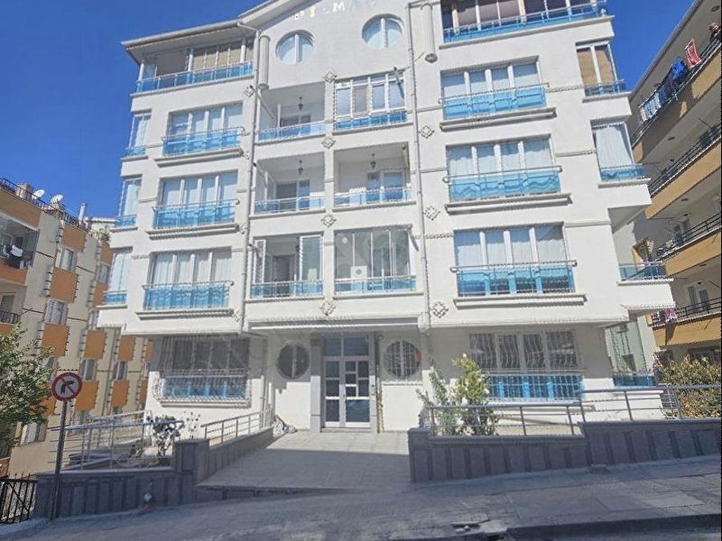 Topçu mahallesi̇nde 2+1 bagimsiz mutfak yüksek gi̇ri̇ş dai̇re