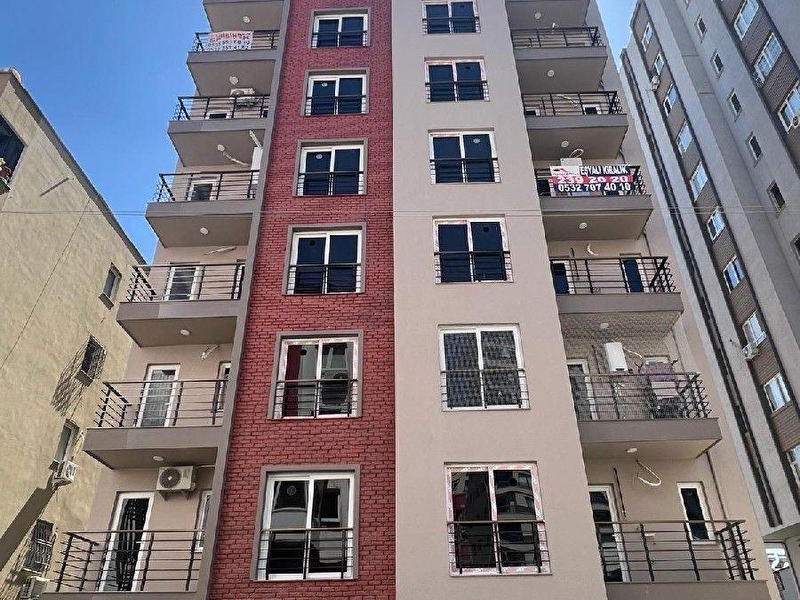 Baraj yolu akbank ci̇varinda 1+1 yatirima çok uygun yeni̇ hasarsiz