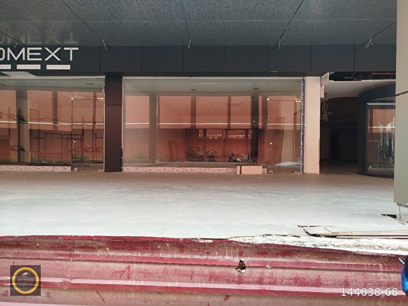 Çakmak caddesi̇'ndeki̇ eski̇ yi̇mpaşta satilik i̇ş yeri̇