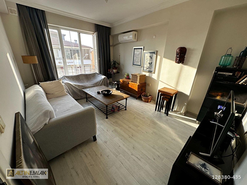 Altin emlaktan gömeç merkezde satilik 2+1 dai̇re