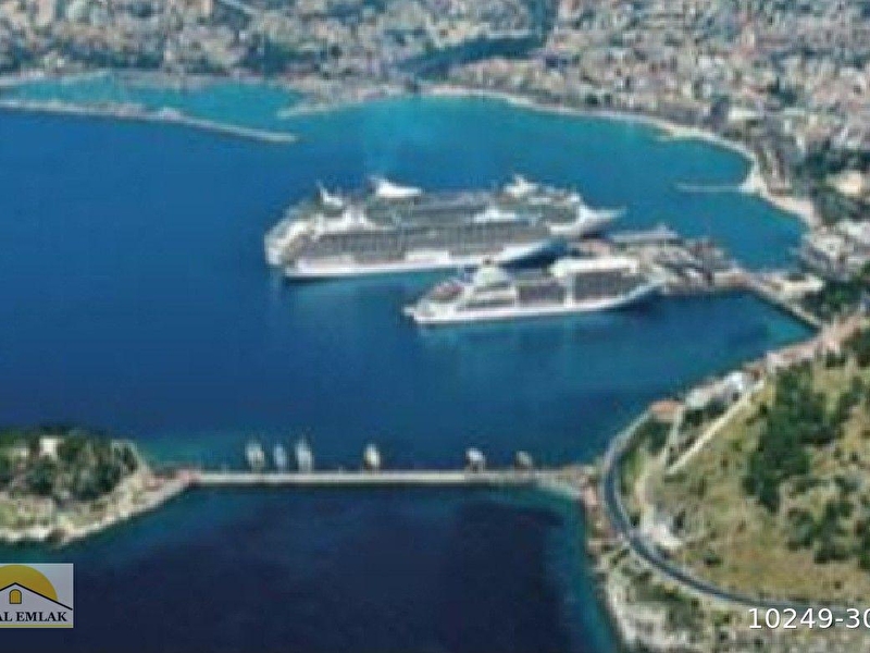 Aydin kuşadasi turi̇zm ve  sağlik ti̇cari̇ i̇marli satilik  arsa