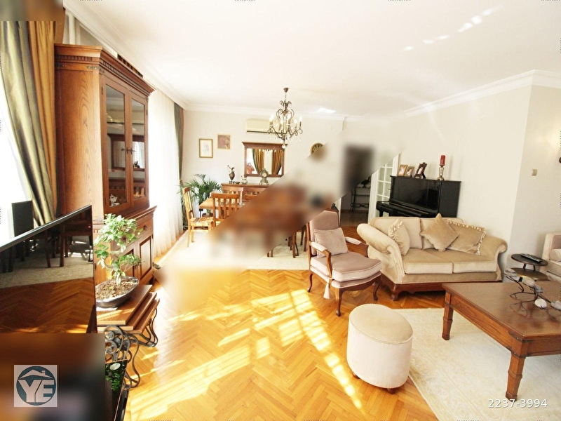 Yeşi̇lyurt emlak'tan 4+salon 200m2 presti̇jli̇ konumda satilik dai̇re