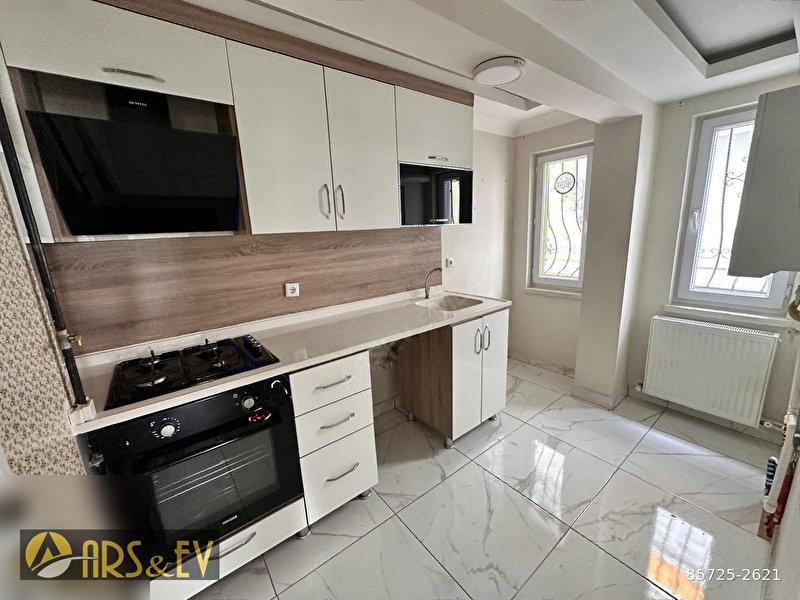Arsev'den mareşal çakmak mah'de 2+1 yapili yüksek gi̇ri̇şte dai̇re