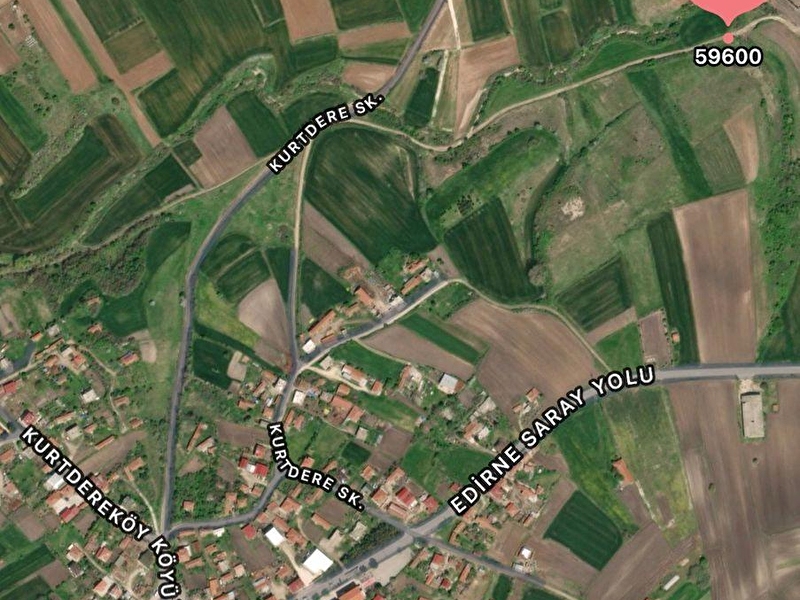 Saray kurtdere'de köye yakin resmi̇ yolu olan 306 m2 parseller