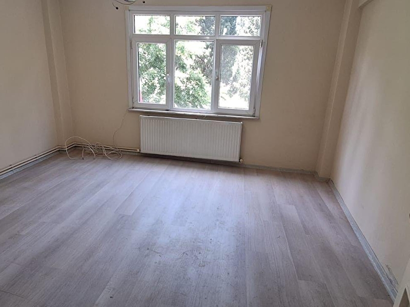 Zeynepkami̇l mah kapi ağzi duraği yani  2+1 2 cephe.boş ara kat