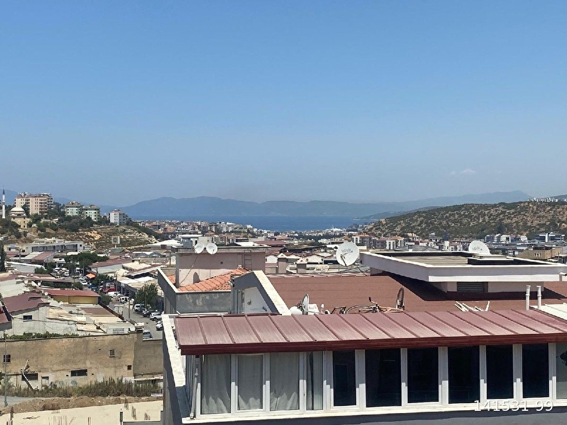 Kuşadasi merkezde full deni̇z manzarali 2+1 dai̇re